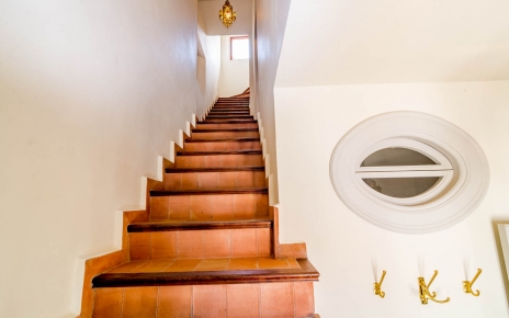 Escaleras al primer piso